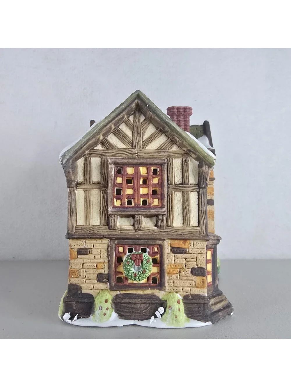 Department 56 Chesterton Manor Dickens Village Series 6568-4 Christmas House